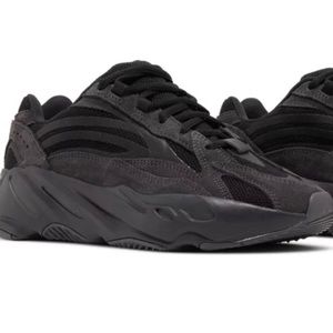 🔥adidas Yeezy Boost 700 V2🔥